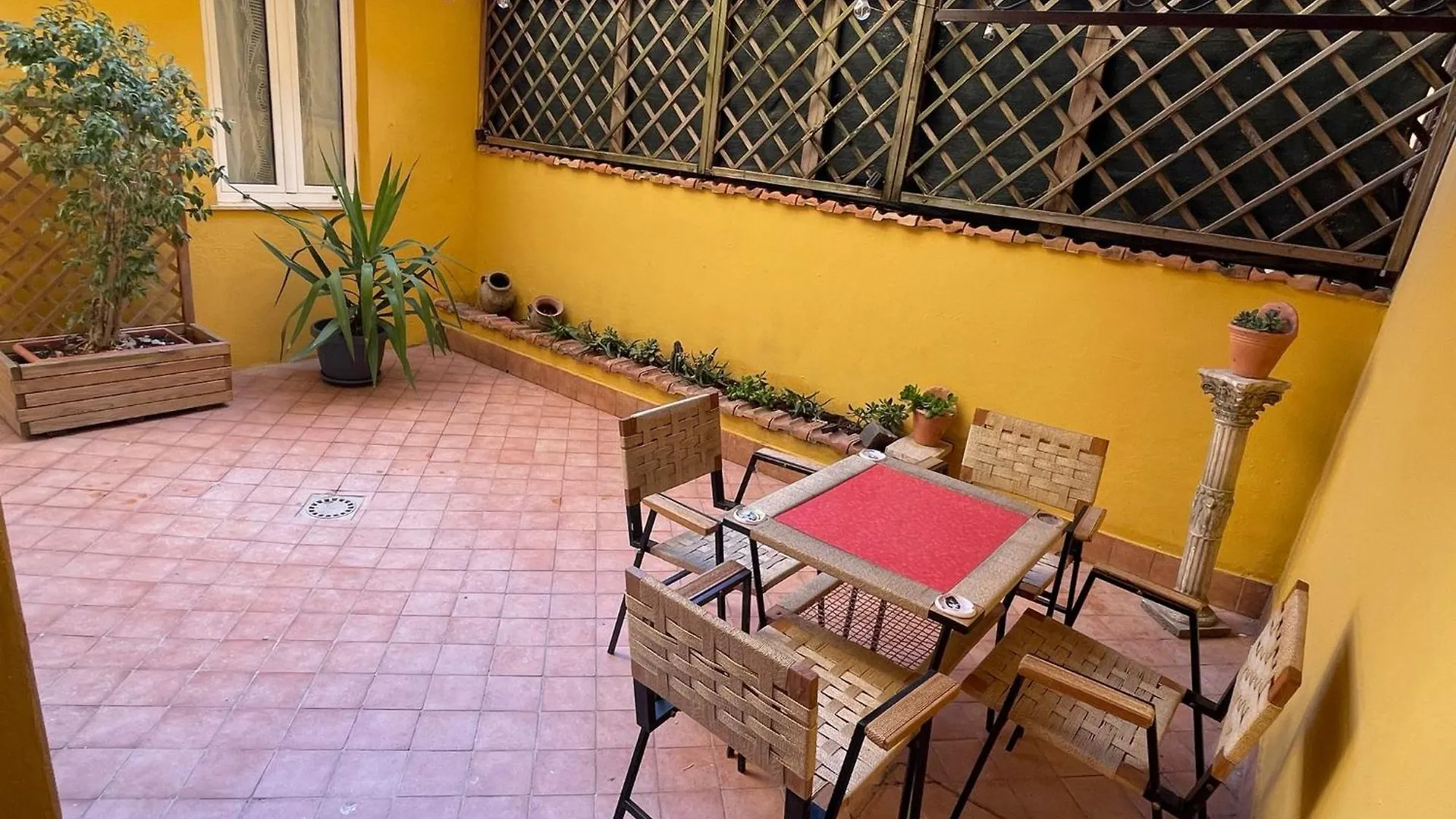 Oliviero - Colosseum View Apartment With Terrace Rome