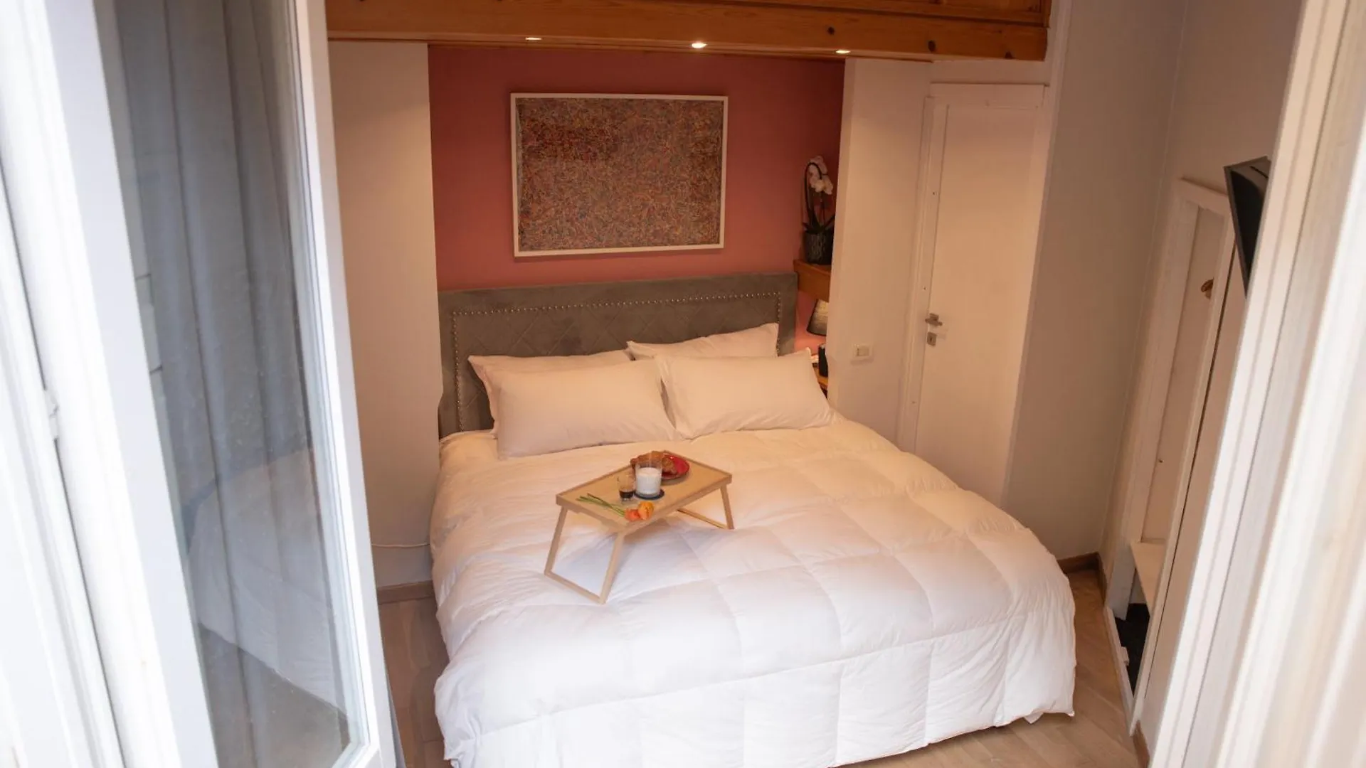 Oliviero - Colosseum View Apartment With Terrace Rome